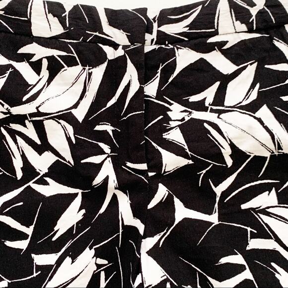 Mario Serrano Italy Shorts Bermuda Black & White Leaf Print Flat Front Size 4 - Picture 8 of 10